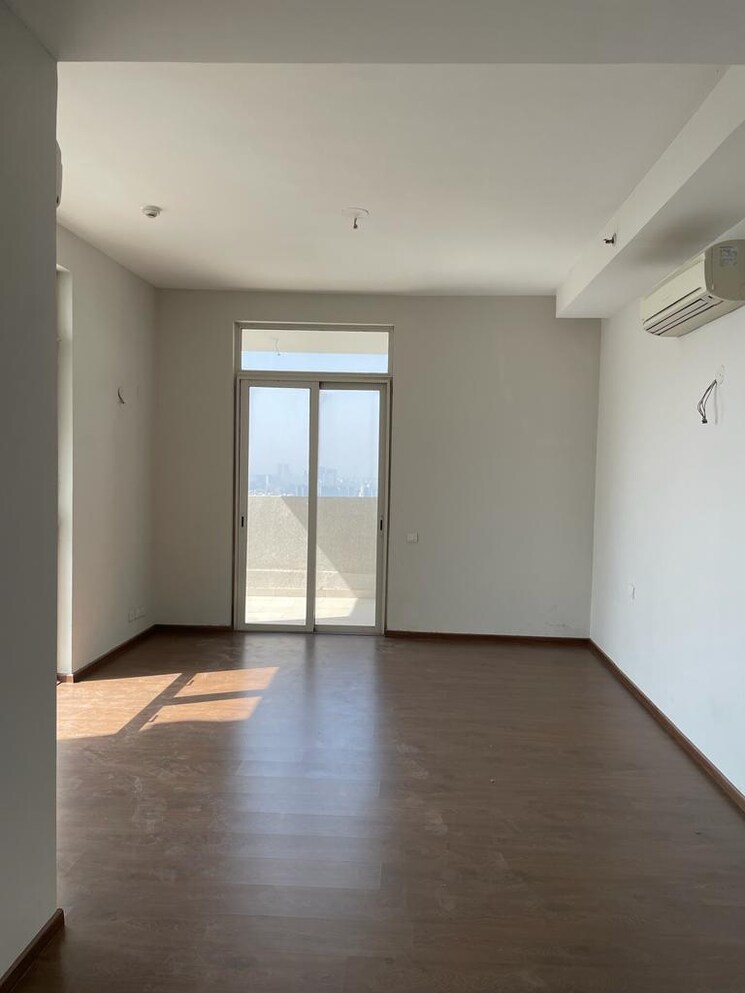 Room, emaar-the-palm-drive-palm-studios 4 Bedroom 3800 Sq.Ft. Apartment In Sector 66 Gurgaon 9368170