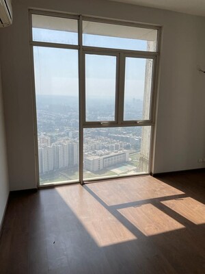 Room in 4 BHK Apartment at Emaar The Palm Drive-Palm Studios, Sector 66 – for Rent