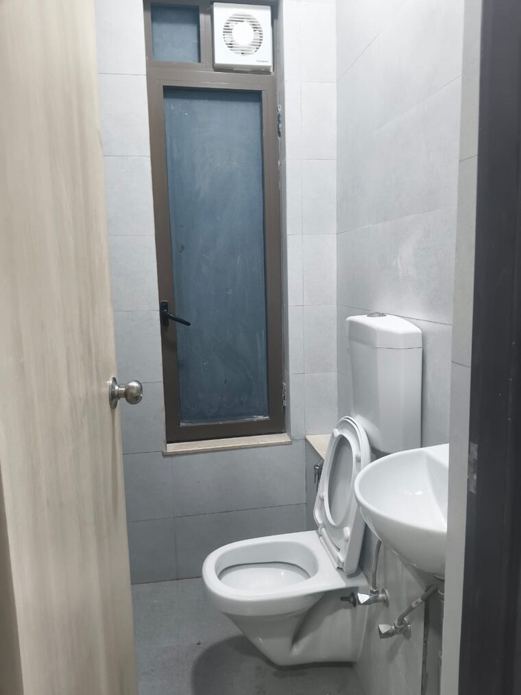 Bathroom, adani-ten-bkc 3 Bedroom 1113 Sq.Ft. Apartment In Bandra East Mumbai 9368168