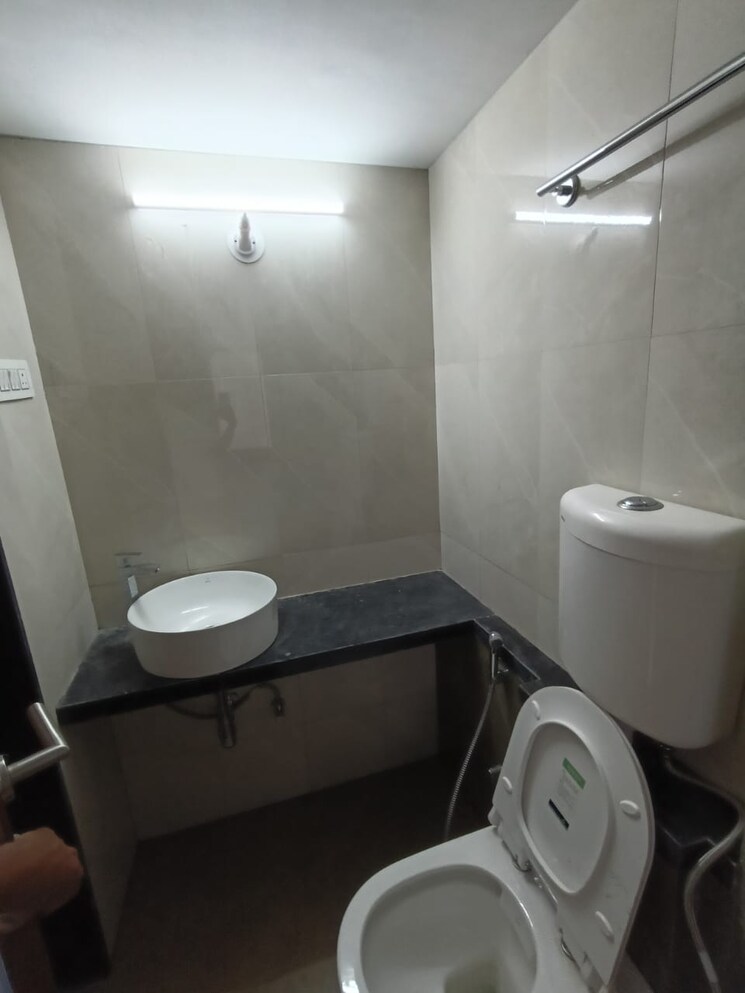 Bathroom, worli-residency 2 Bedroom 1000 Sq.Ft. Apartment In Worli Mumbai 9368174