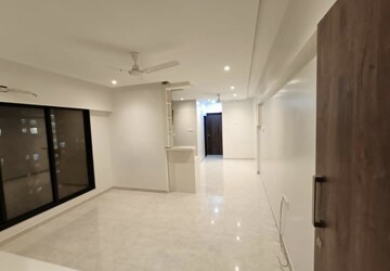 Room in 2 BHK Apartment at Lodha Fiorenza, Goregaon East – for Rent