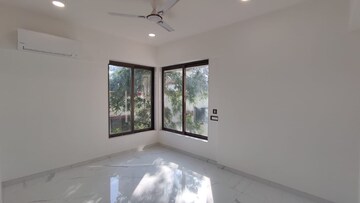 Room in 3 BHK Apartment at Kripa Allure, Bandra West – for Sale