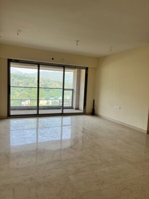 Room in 3.5 BHK Apartment at Bhimjyani Verraton, Thane West – for Sale