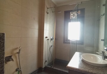 Bathroom in 4 BHK Apartment at Bestech Park View City 2, Sector 49 – for Sale