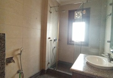 Bathroom in 4 BHK Apartment at Bestech Park View City 2, Sector 49 – for Sale