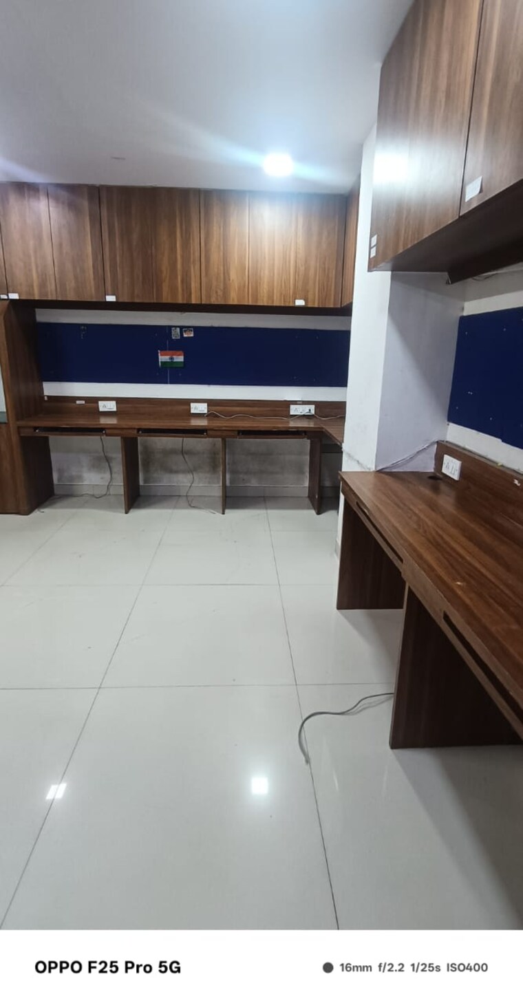 Team Area, malad west Commercial Office Space 320 Sq.Ft. In Malad West Mumbai 9368215