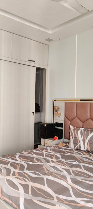 Room in 3 BHK Apartment at Gomti Nagar – for Rent