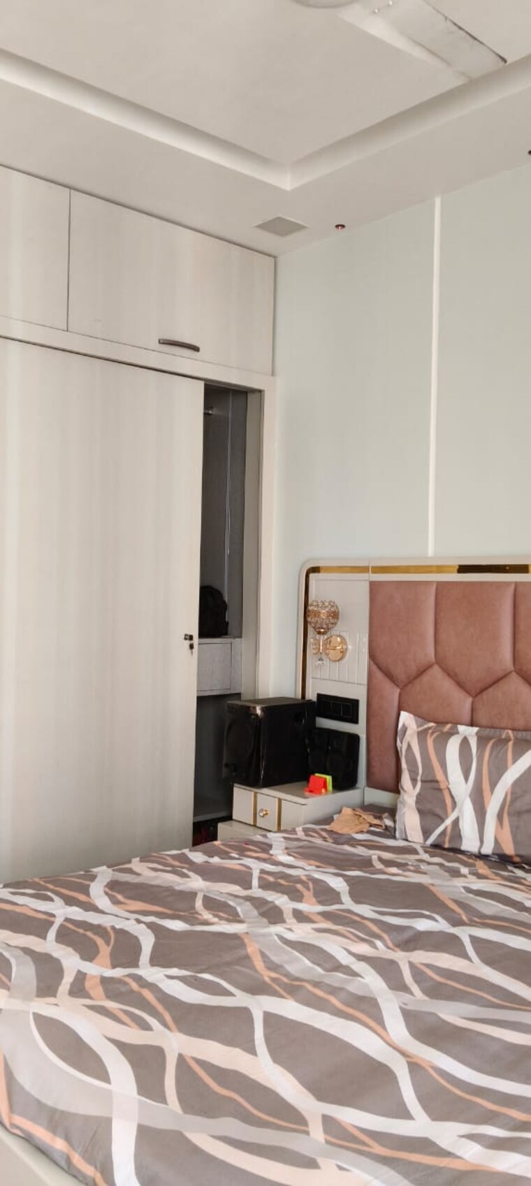 Room, gomti nagar 3 Bedroom 1900 Sq.Ft. Apartment In Gomti Nagar Lucknow 9368227