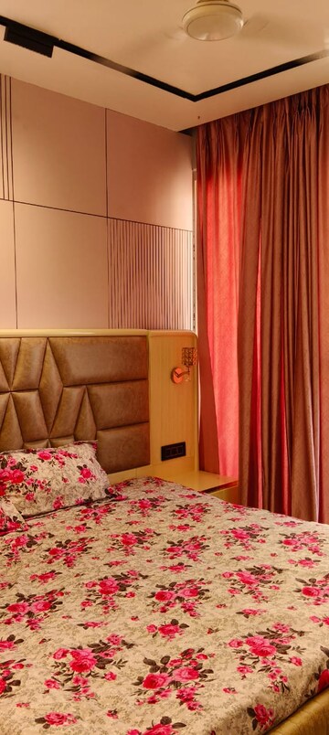 Bedroom in 3 BHK Apartment at Gomti Nagar – for Rent