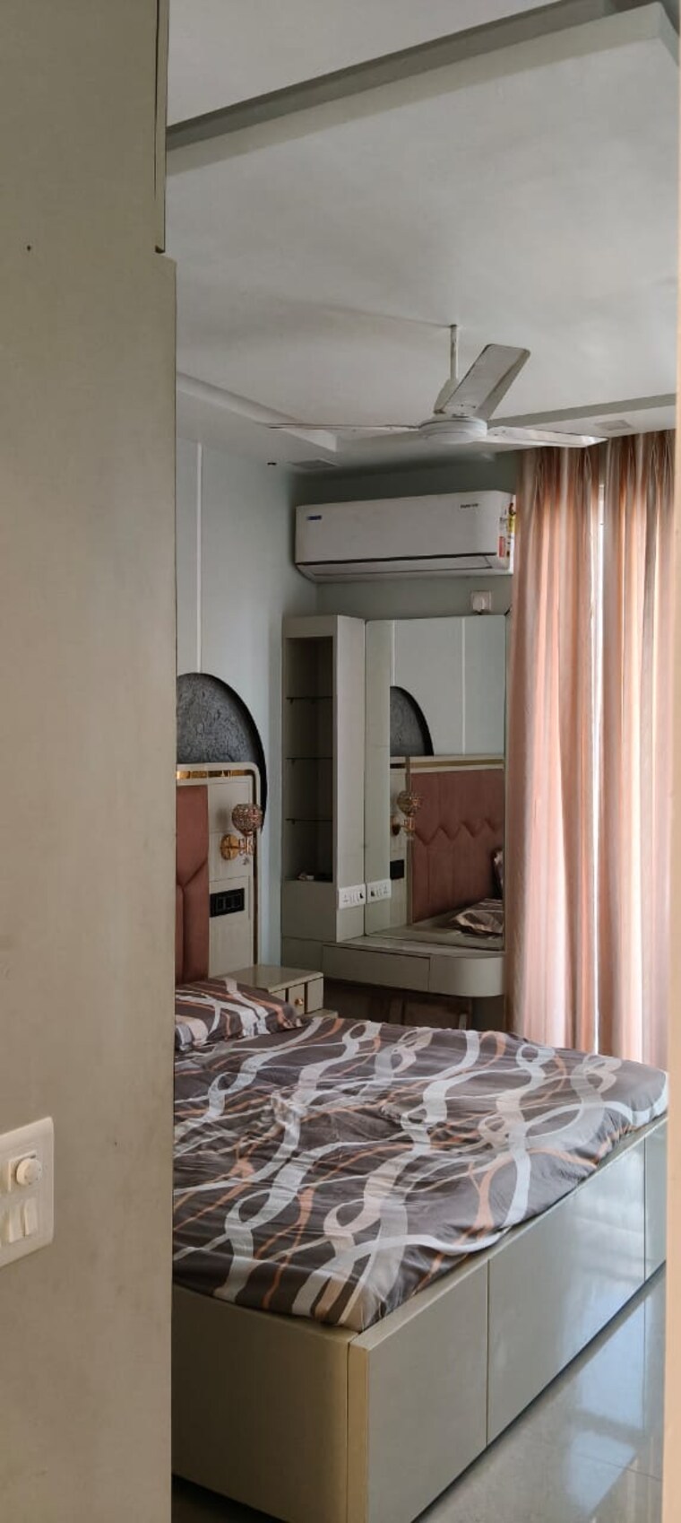 Room, gomti nagar 3 Bedroom 1900 Sq.Ft. Apartment In Gomti Nagar Lucknow 9368227