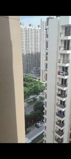 2 BHK + Pooja Room Apartment For Sale in Amrapali Golf Homes
