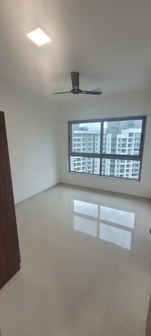 Room in 3 BHK Apartment at Kalpataru Immensa E, Kolshet Industrial Area – for Rent