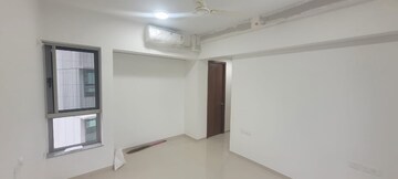 Room in 3 BHK Apartment at Kalpataru Immensa E, Kolshet Industrial Area – for Rent