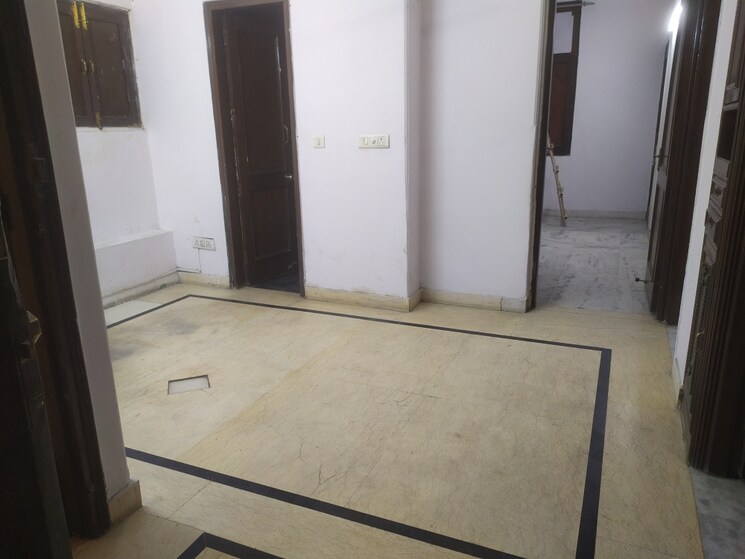 Living Room, chittaranjan park 2.5 Bedroom 1300 Sq.Ft. Builder Floor In Chittaranjan Park Delhi 9368257