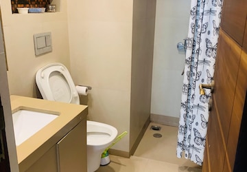Bathroom in 3 BHK Apartment at Hiranandani Annora, Hiranandani Estate – for Rent