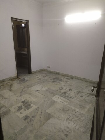 Master Bedroom in 2.5 BHK Builder Floor at Chittaranjan Park – for Rent