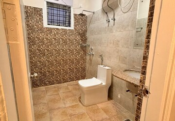 Bathroom in 3 BHK Builder Floor at SS The Lilac, Sector 49 – for Rent