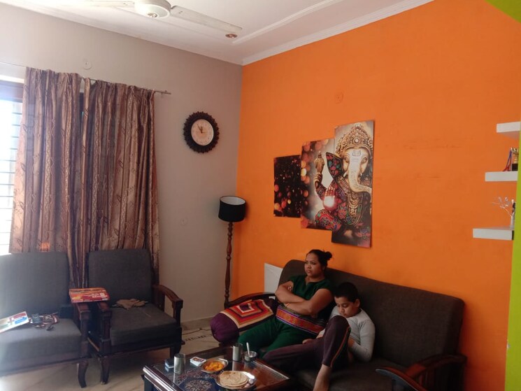Living Room, sector 10 3.5 Bedroom 810 Sq.Yd. Builder Floor In Sector 10 Faridabad 9368280