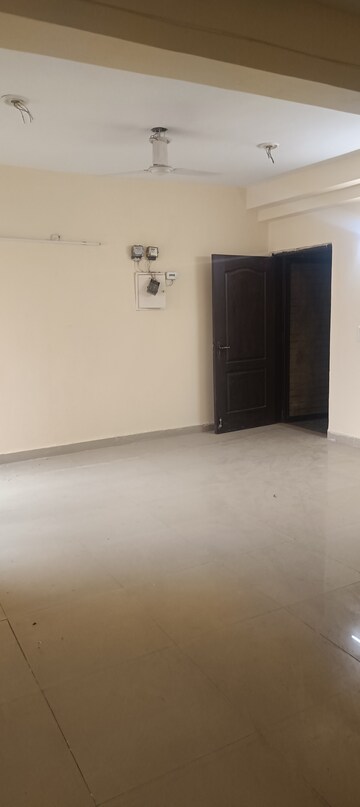 Room in 3 BHK Apartment at Gardenia Golf City, Sector 75 – for Sale