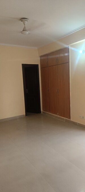 Room in 3 BHK Apartment at Gardenia Golf City, Sector 75 – for Sale