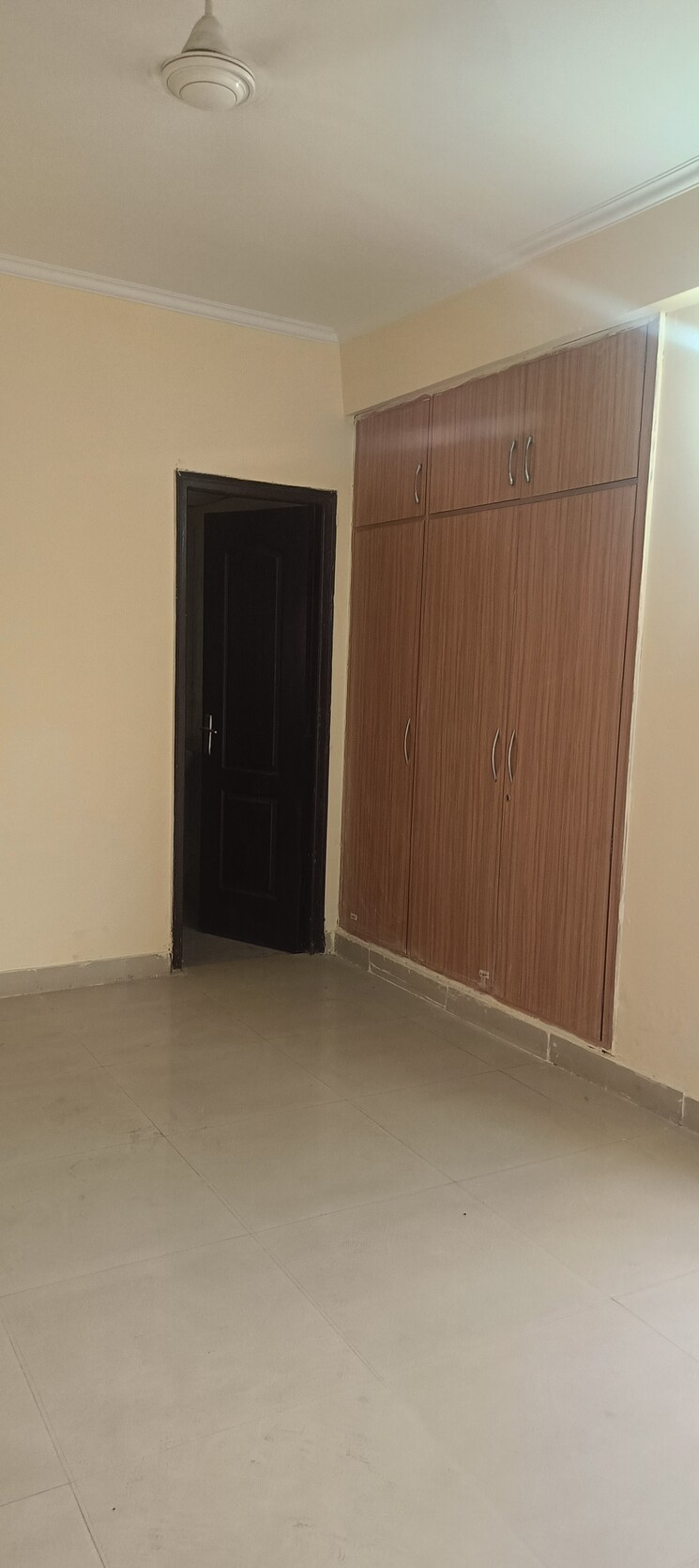 Room, gardenia-golf-city 3 Bedroom 1350 Sq.Ft. Apartment In Sector 75 Noida 9368286