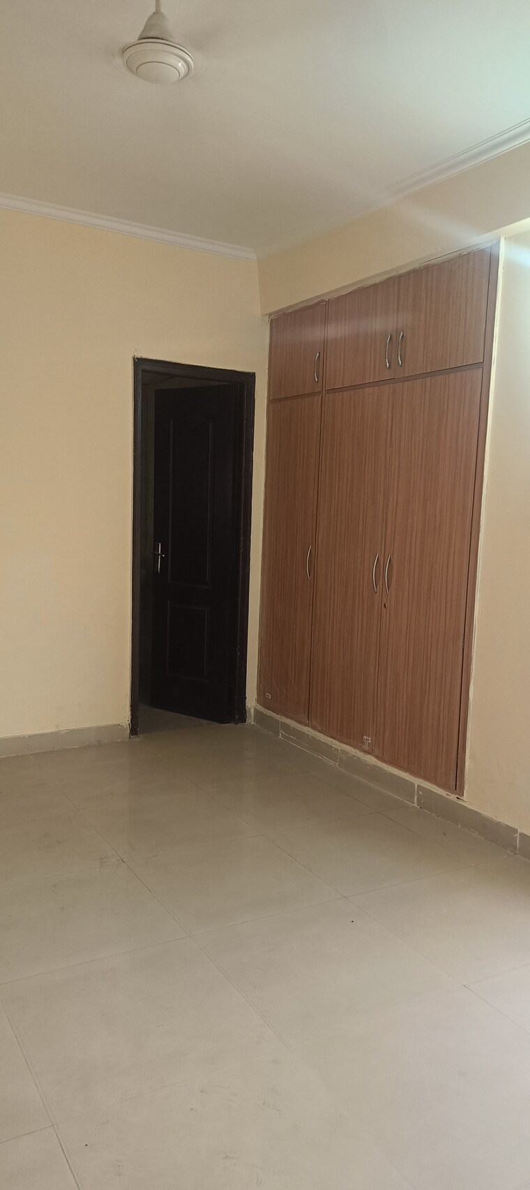 Room, gardenia-golf-city 3 Bedroom 1350 Sq.Ft. Apartment In Sector 75 Noida 9368286