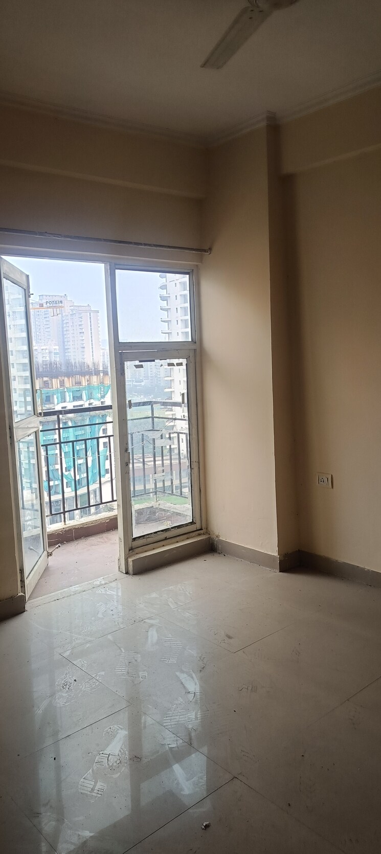 Room, gardenia-golf-city 3 Bedroom 1350 Sq.Ft. Apartment In Sector 75 Noida 9368286