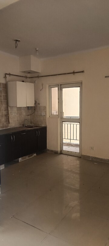 Room in 3 BHK Apartment at Gardenia Golf City, Sector 75 – for Sale