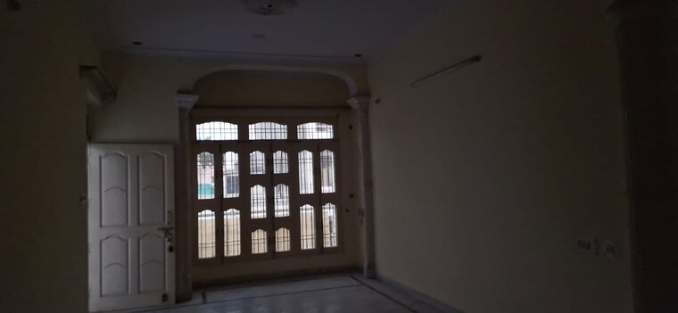 Room, sector 8 2.5 Bedroom 160 Sq.Ft. Independent House In Sector 8 Faridabad 9368293