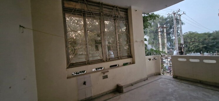 Room, sector 8 2.5 Bedroom 160 Sq.Ft. Independent House In Sector 8 Faridabad 9368293