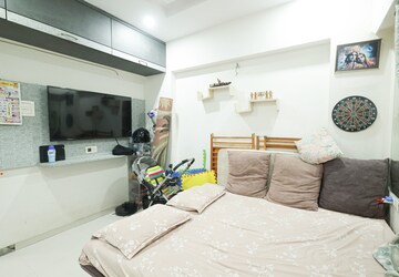 Team Area in 1 BHK Apartment at Mohini Mansion CHS, Kopri – for Sale