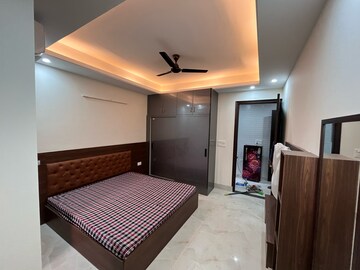 Bedroom in 2 BHK Builder Floor at Sector 43 – for Rent