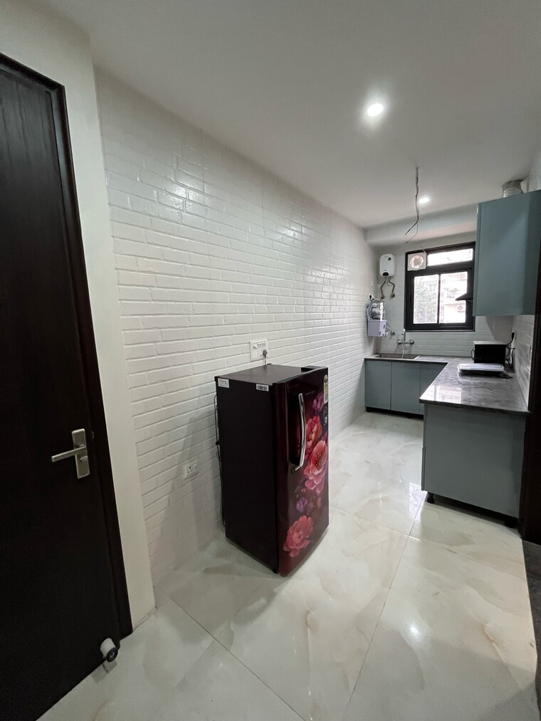  Parking, sector 43 2 Bedroom 1245 Sq.Ft. Builder Floor In Sector 43 Gurgaon 9368321