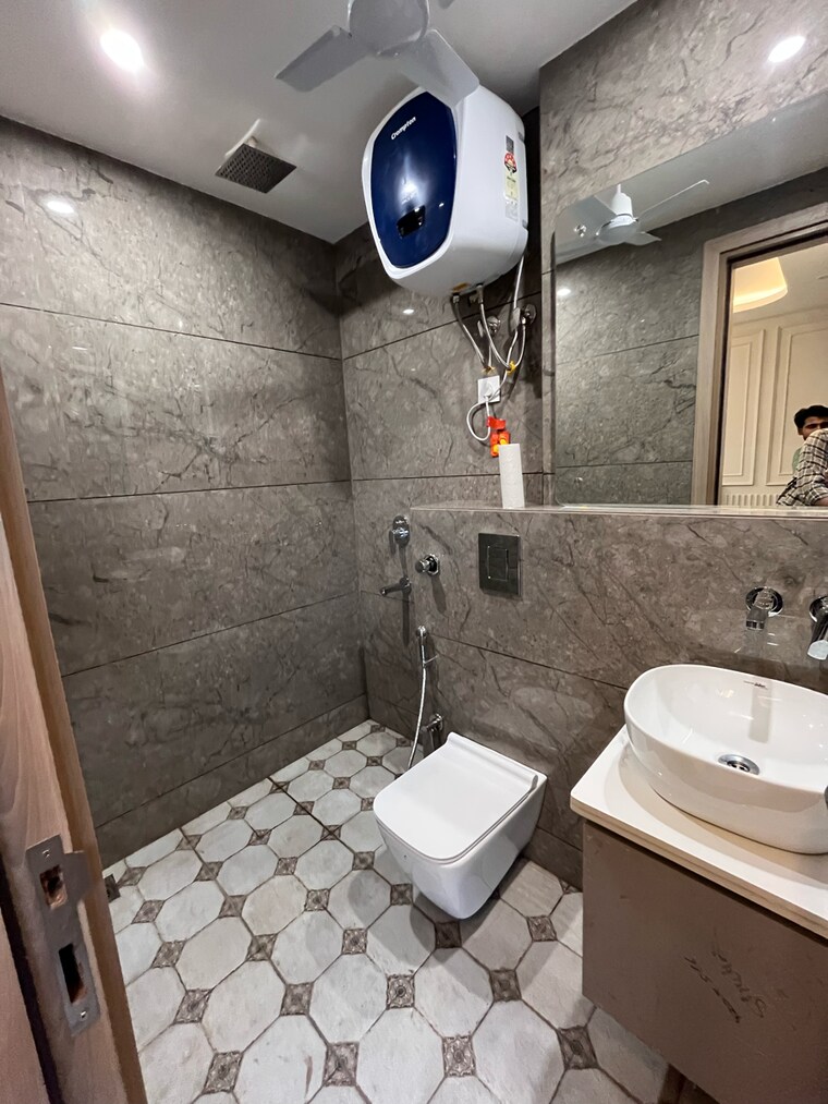 Bathroom, sector 42 1 Bedroom 985 Sq.Ft. Builder Floor In Sector 42 Gurgaon 9368336