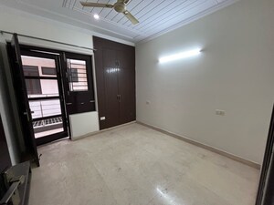 Room in 3 BHK Builder Floor at Sector 45 – for Rent