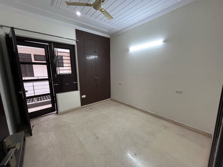 Room, sector 45 3 Bedroom 1457 Sq.Ft. Builder Floor In Sector 45 Gurgaon 9368344