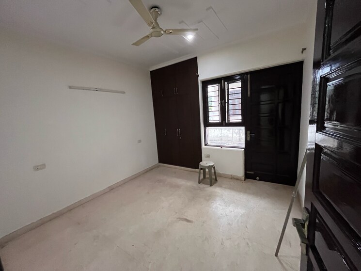 Room, sector 45 3 Bedroom 1457 Sq.Ft. Builder Floor In Sector 45 Gurgaon 9368344