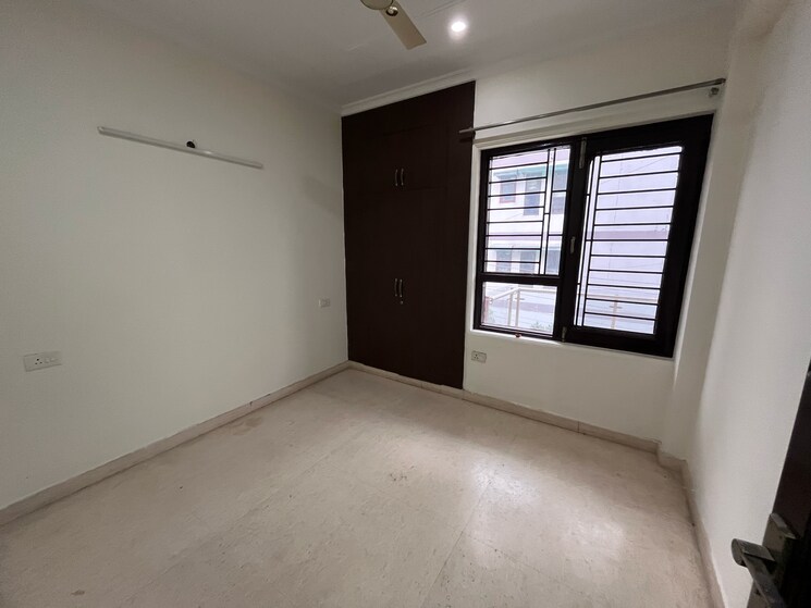 Room, sector 45 3 Bedroom 1457 Sq.Ft. Builder Floor In Sector 45 Gurgaon 9368344