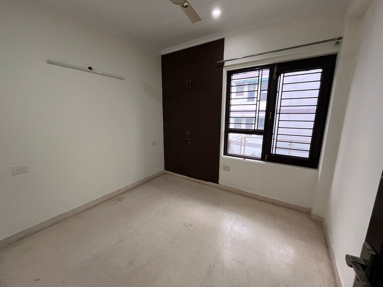 Room, sector 45 3 Bedroom 1457 Sq.Ft. Builder Floor In Sector 45 Gurgaon 9368344