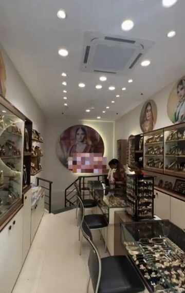  Shop For Rent in Hazratganj