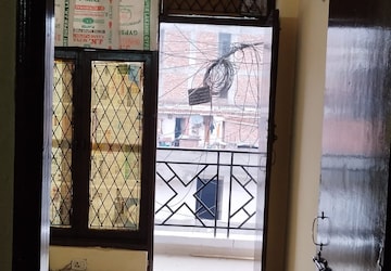 Room in 1 BHK Builder Floor at Saket – for Rent