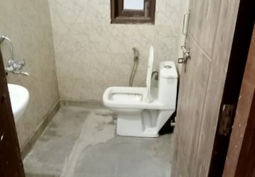 Bathroom in 1 BHK Builder Floor at Saket – for Rent