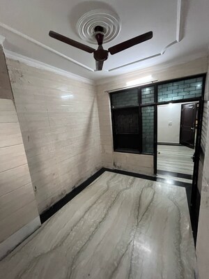 Room in 1.5 BHK Builder Floor at Ansal Sushant Lok I, Sector 43 – for Rent