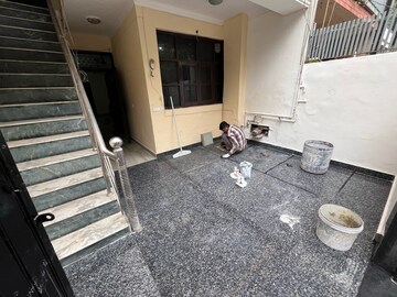 Living Room in 1.5 BHK Builder Floor at Ansal Sushant Lok I, Sector 43 – for Rent