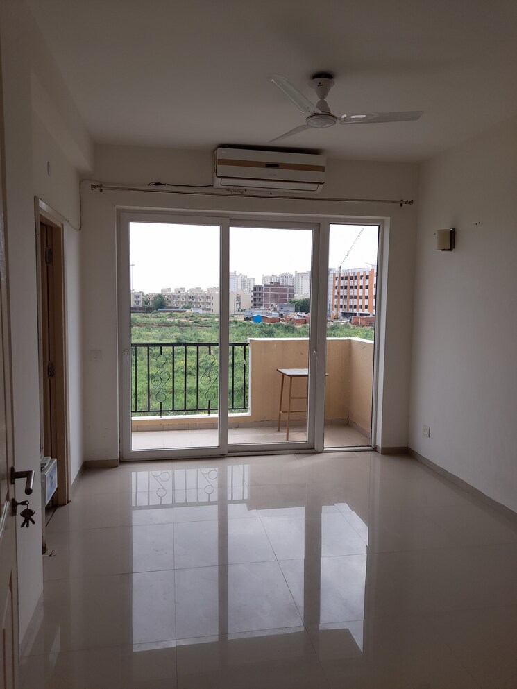 Room, emaar-mgf-emerald-hills 3 Bedroom 1380 Sq.Ft. Apartment In Sector 65 Gurgaon 9368351