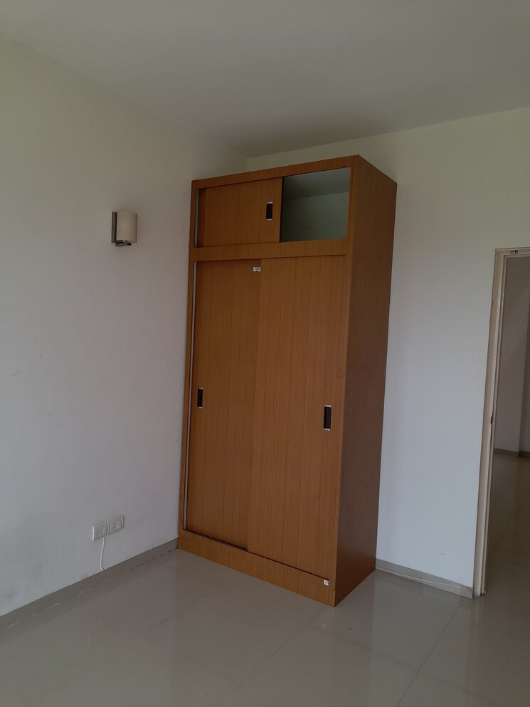 Room, emaar-mgf-emerald-hills 3 Bedroom 1380 Sq.Ft. Apartment In Sector 65 Gurgaon 9368351