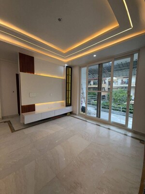 Room in 4 BHK Builder Floor at Uppal Southend, Sector 49 – for Sale