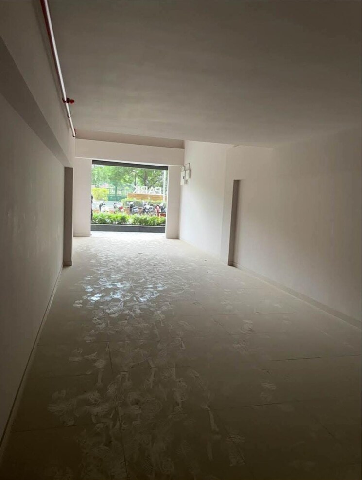 Room, thane east Commercial Shop 100 Sq.Ft. In Thane East Thane 9368403