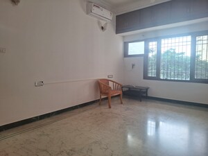 Room in 3 BHK Apartment at Banjara Hills – for Rent