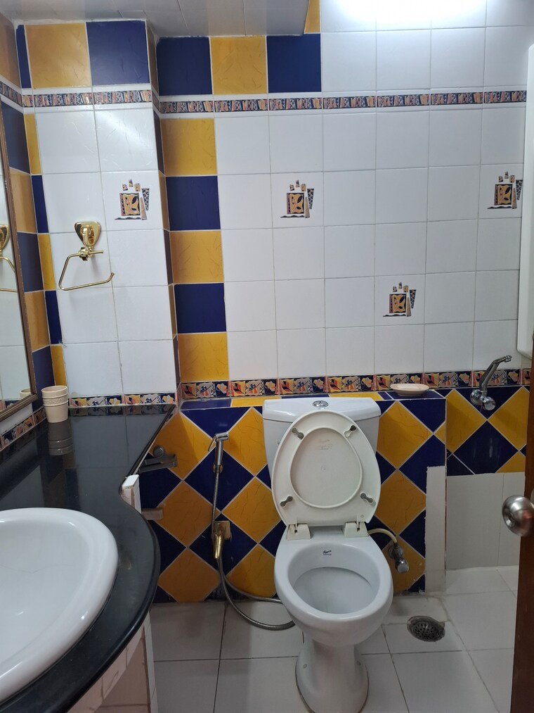 Bathroom, banjara hills 3 Bedroom 3000 Sq.Ft. Apartment In Banjara Hills Hyderabad 9368412